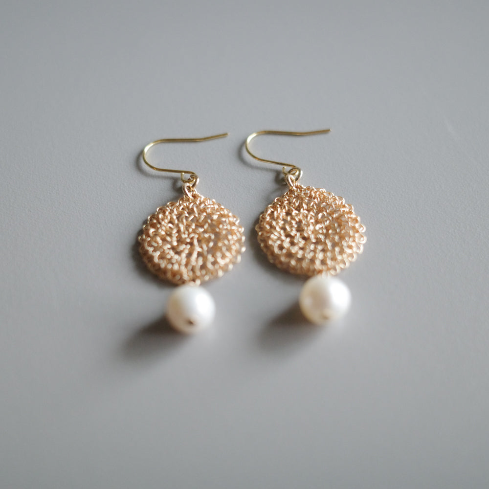 Lace Pearl – ワイヤークロッシェ耳飾り　Gold color