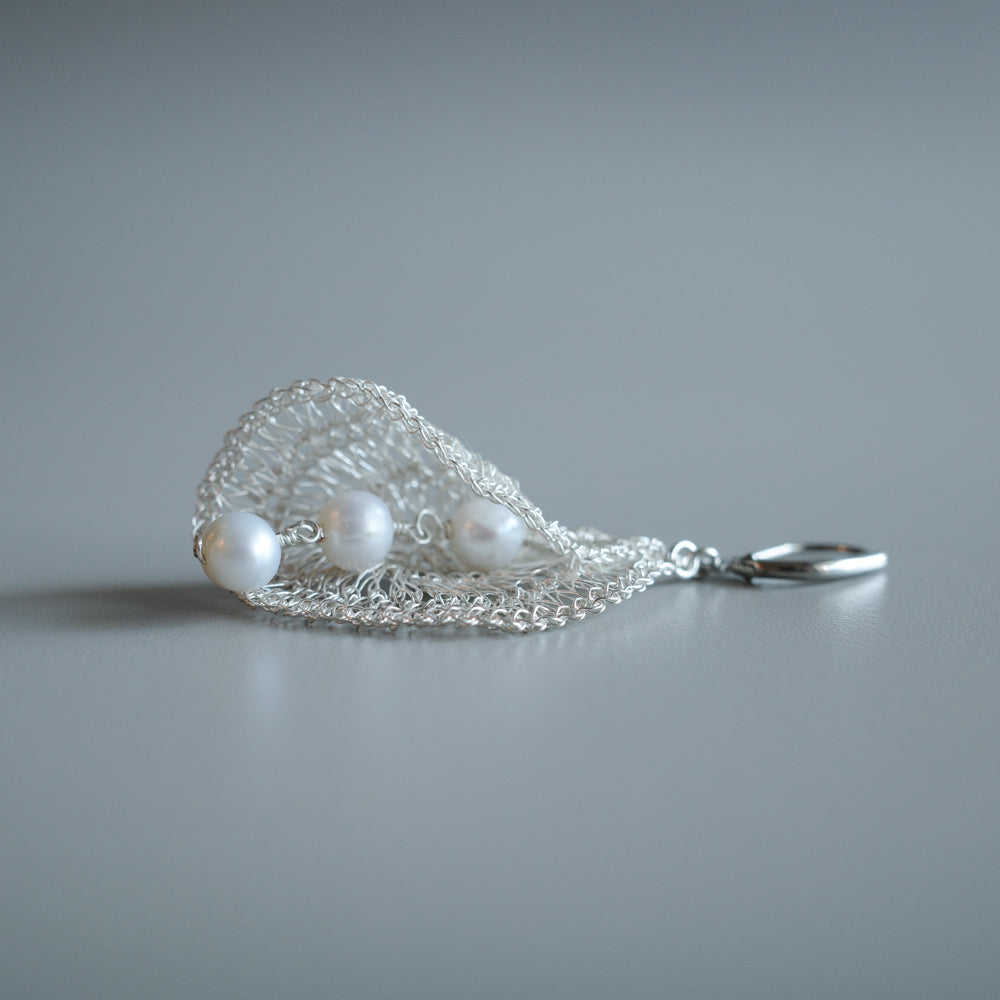 Pearl Cascade　耳飾り　Silver color