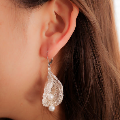 Pearl Cascade　耳飾り　Silver color