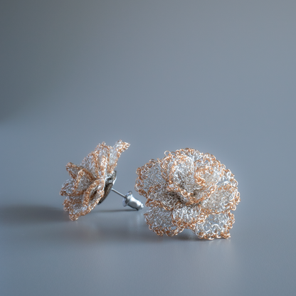 Layered Rose Earrings｜Hand-Crocheted Wire Silvercolor