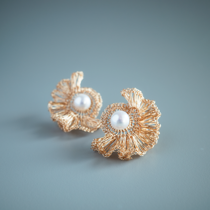 Softly Frills and Pearl – Wire Crochet 2-Way Earrings gold