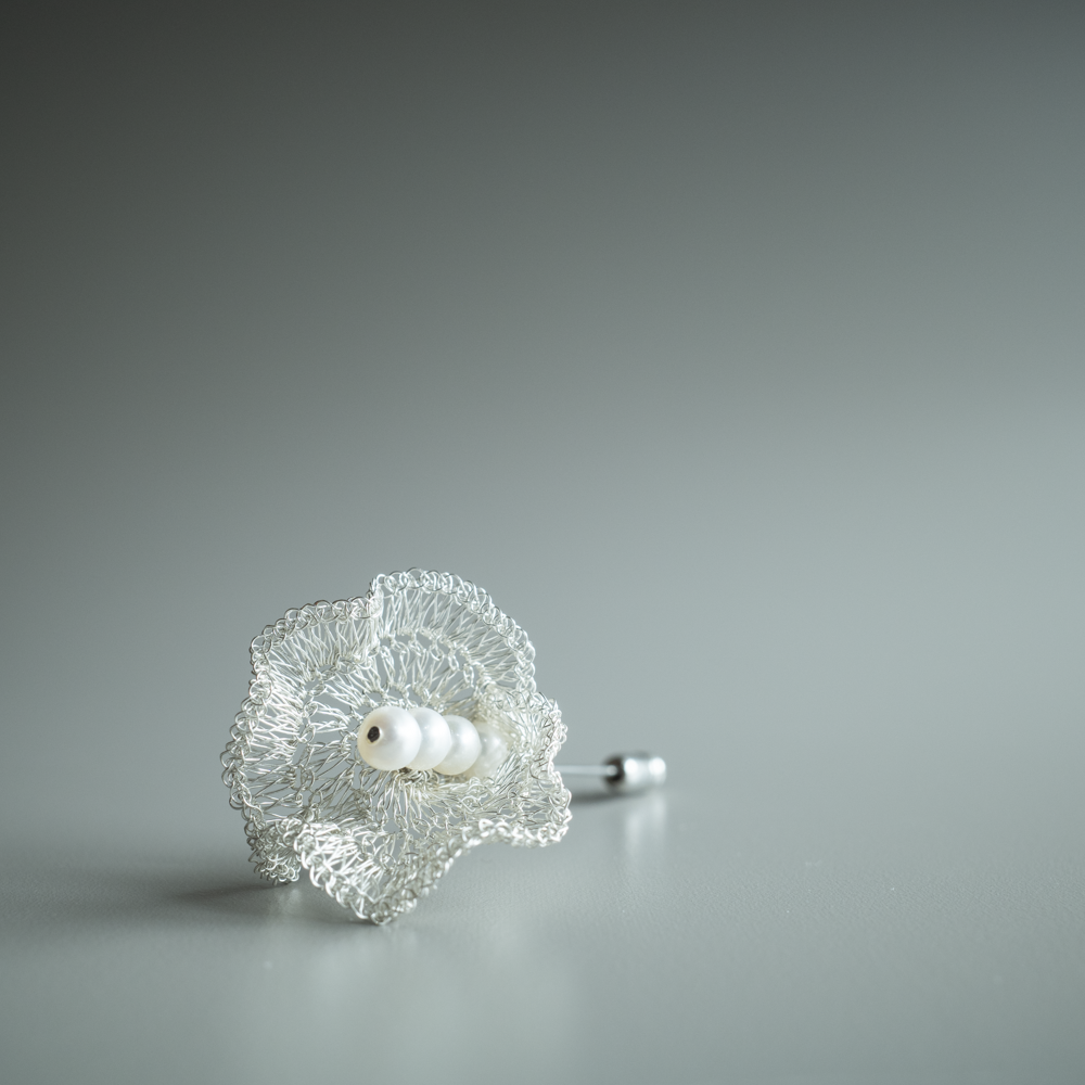 Calla Lily Brooch Hand-Crocheted Wire Flower Brooch with Freshwater Pearl