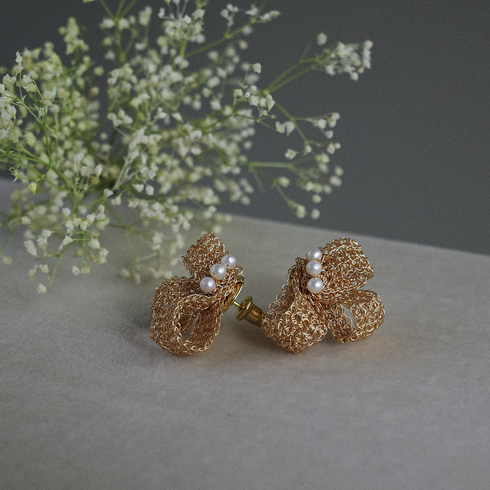 珍珠蝴蝶結耳環｜Soft Ribbon Pearl Earrings　Gold