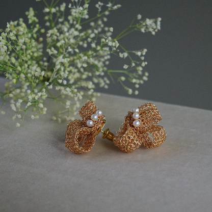 珍珠蝴蝶結耳環｜Soft Ribbon Pearl Earrings　Gold