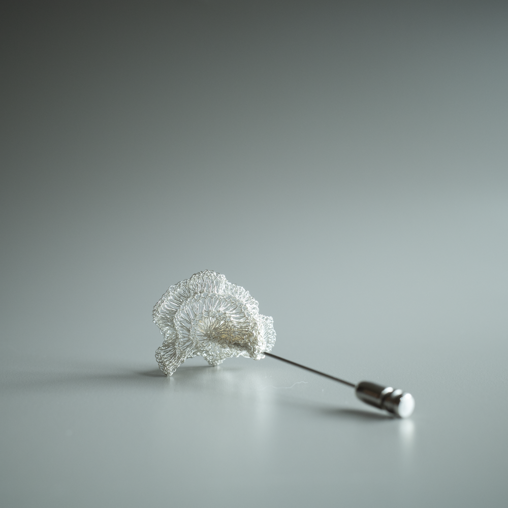 Calla Lily Brooch Hand-Crocheted Wire Flower Brooch with Freshwater Pearl