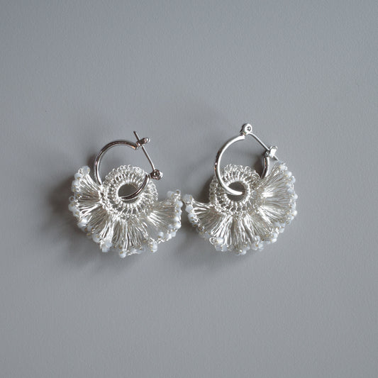 フリル硝子の耳飾り ［シルバー×グレー］Soft Frill Glass Earrings