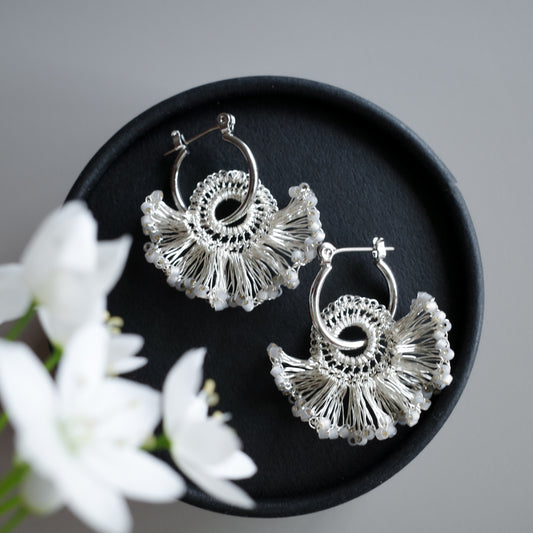 フリル硝子の耳飾り ［シルバー×グレー］Soft Frill Glass Earrings