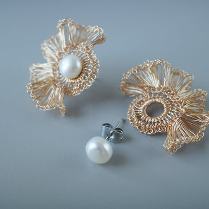 Frill Pearl – 2way フリルワイヤー×パール 耳飾り［ゴールド］