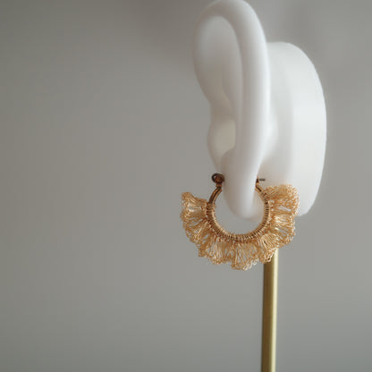 Frill Frill – 金屬線蕾絲圈式耳環　Gold color