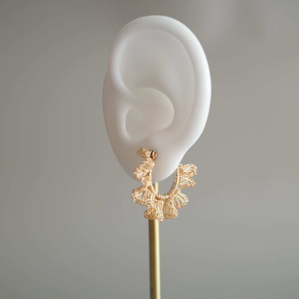 Frill Frill – 金屬線蕾絲圈式耳環　Gold color