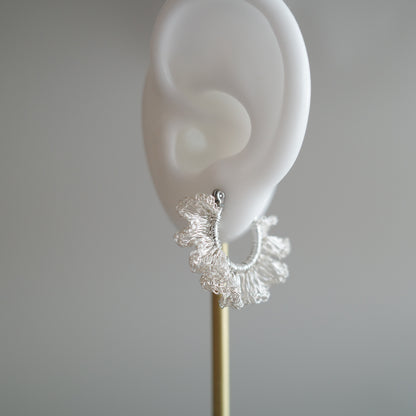 Frill Frill – ワイヤークロッシェフープ耳飾り　Silver color