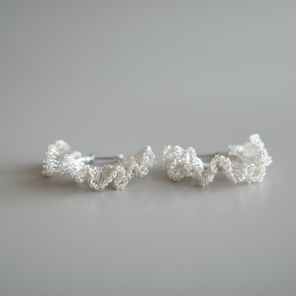 Frill Frill – ワイヤークロッシェフープ耳飾り　Silver color