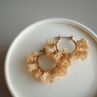 Frill Frill – ワイヤークロッシェフープ耳飾り　Gold color