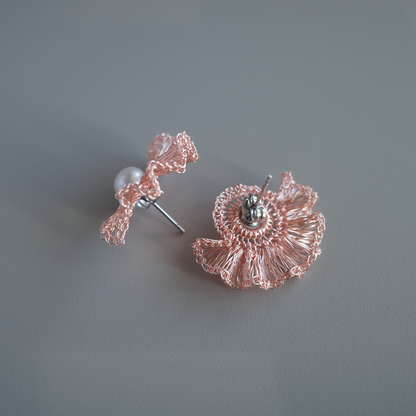 Frill Pearl – 2way フリルワイヤー×パール 耳飾り［ピンクゴールド］