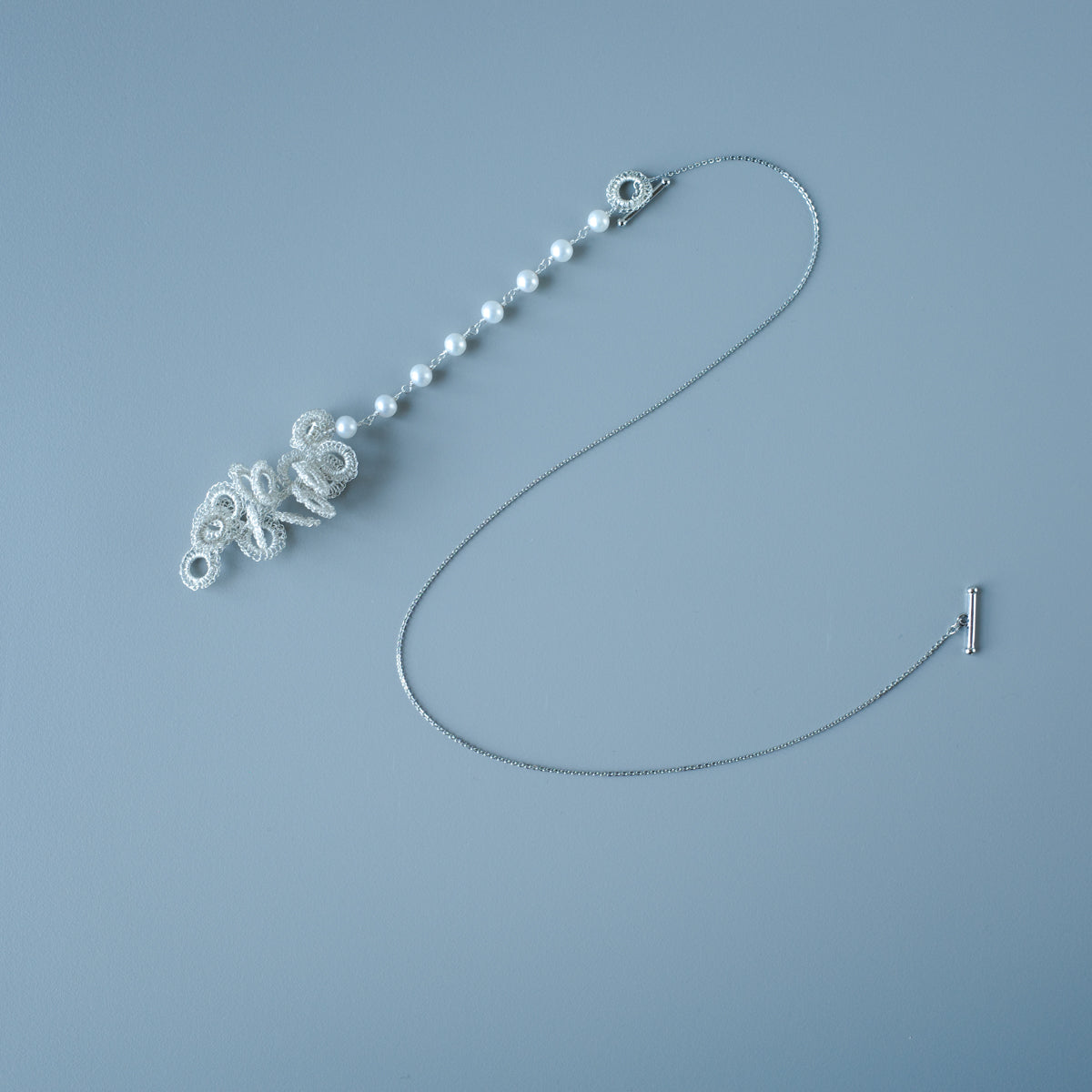 Full Bloom – ワイヤークロッシェとパールのネックレス L  Silver Color