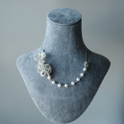 Full Bloom – ワイヤークロッシェとパールのネックレス L  Silver Color