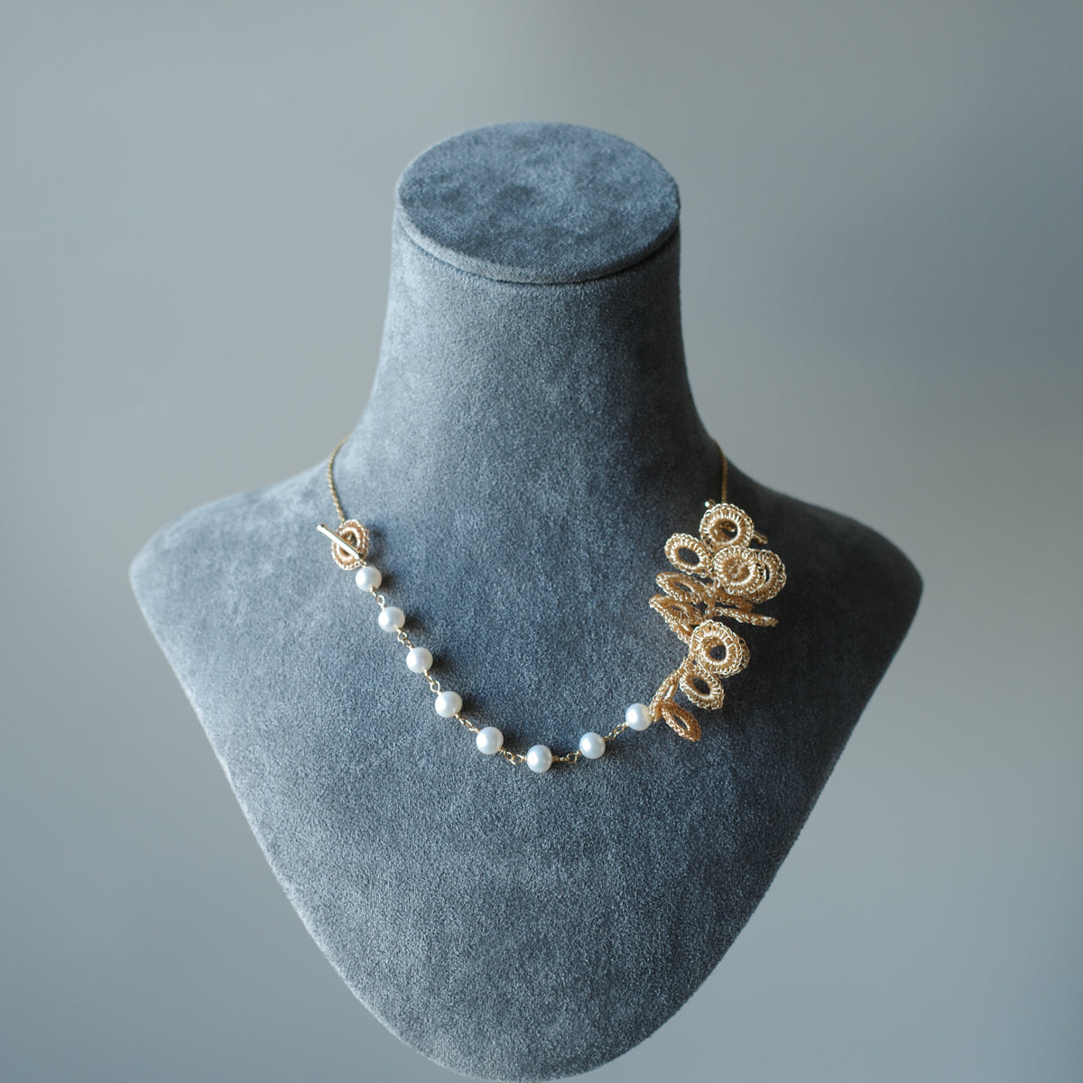 Full Bloom – ワイヤークロッシェとパールのネックレス L  Gold Color