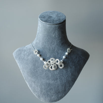 Full Bloom – ワイヤークロッシェとパールのネックレス  S  Silver Color