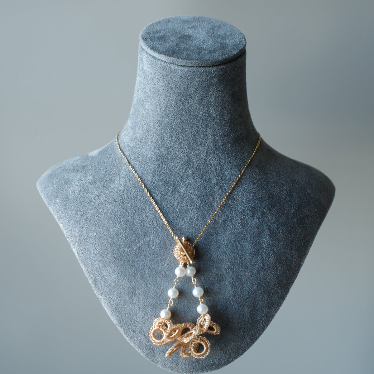 Full Bloom – ワイヤークロッシェとパールのネックレス S  Gold Color