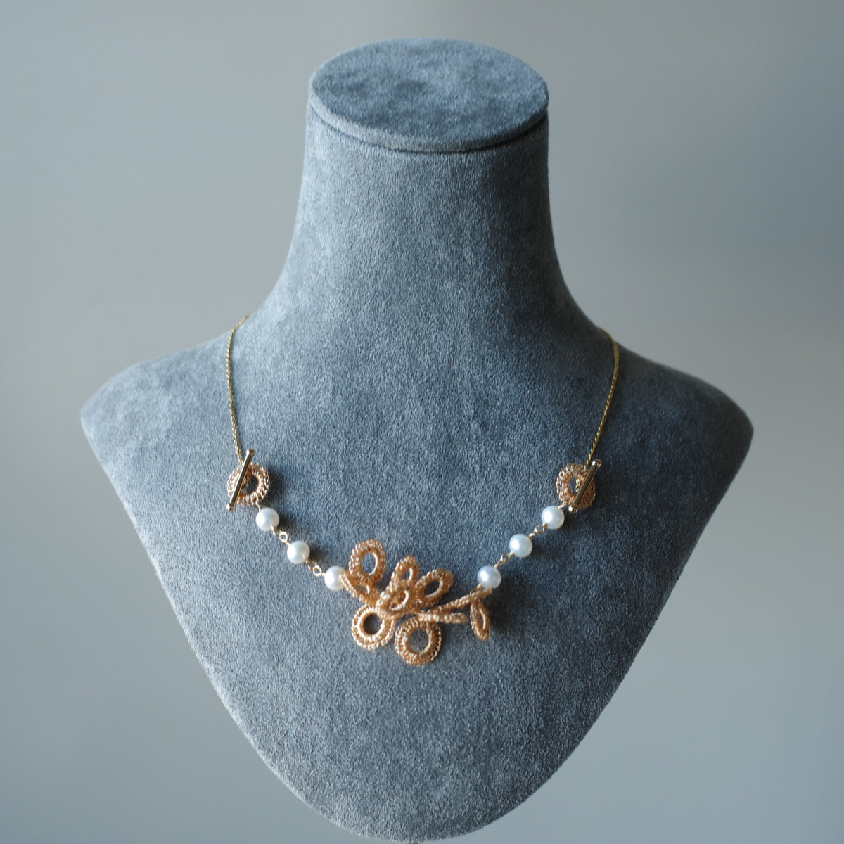 Full Bloom – ワイヤークロッシェとパールのネックレス S  Gold Color