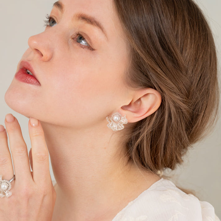 Frill Pearl – 2way フリルワイヤー×パール 耳飾り［シルバー］