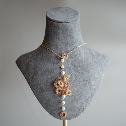 Full Bloom – 手工金屬線編織珍珠項鍊