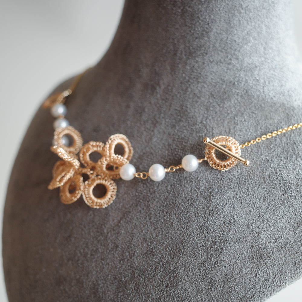 Full Bloom – 手工金屬線編織珍珠項鍊