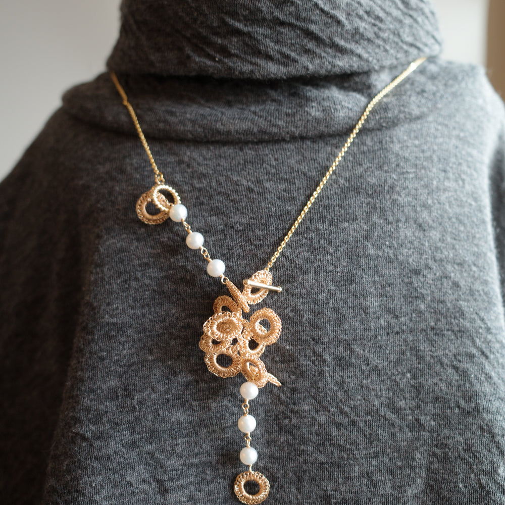 Full Bloom – 手工金屬線編織珍珠項鍊