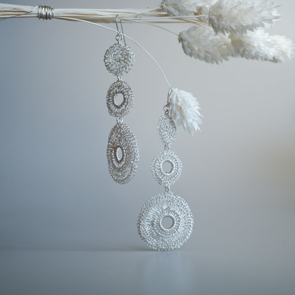 Trinity Lace Circles　耳飾り　Silver