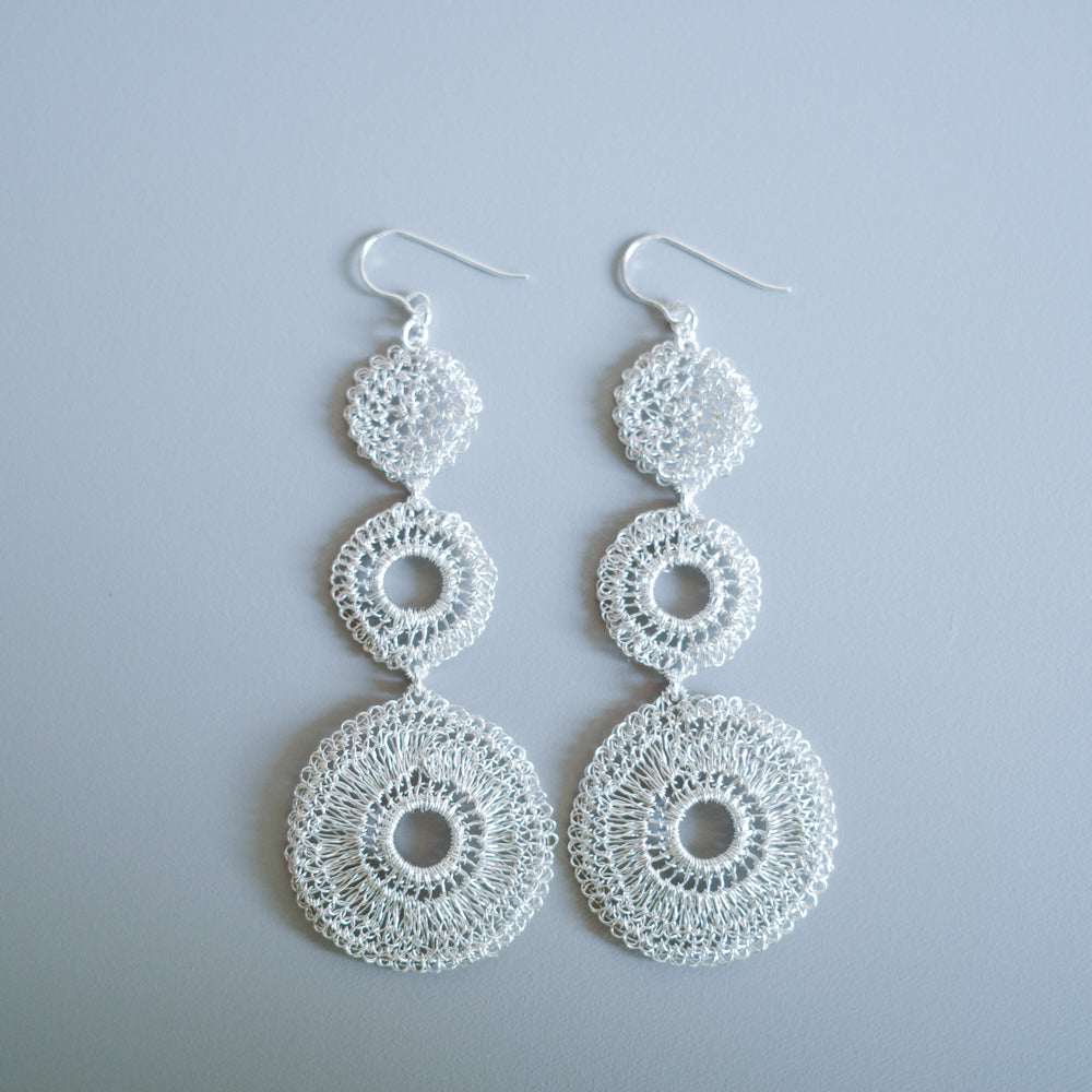 Trinity Lace Circles　耳飾り　Silver
