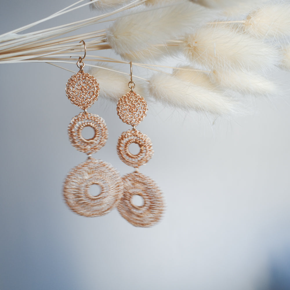 Trinity Lace Circles　耳飾り　Gold