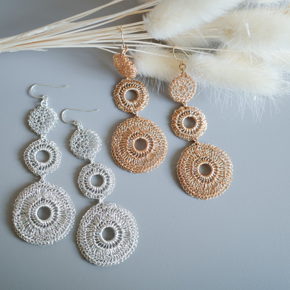 Trinity Lace Circles　耳飾り　Gold