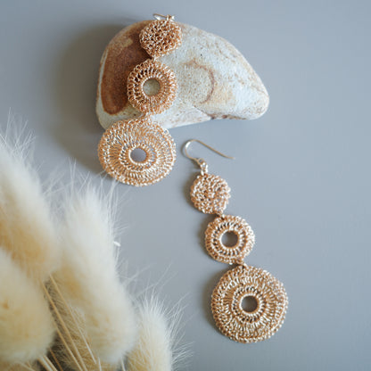 Trinity Lace Circles　耳飾り　Gold