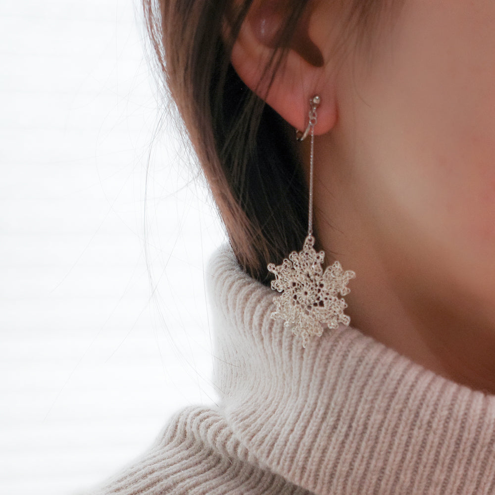 雪の華 ワイヤークロッシェ 耳飾り［シルバー］