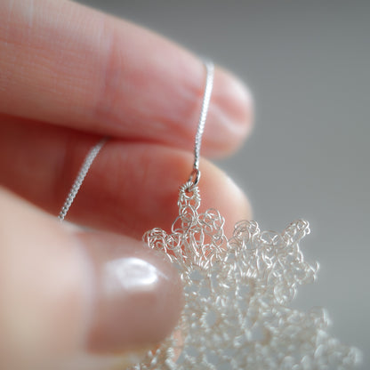 雪の華 ワイヤークロッシェ 耳飾り［シルバー］