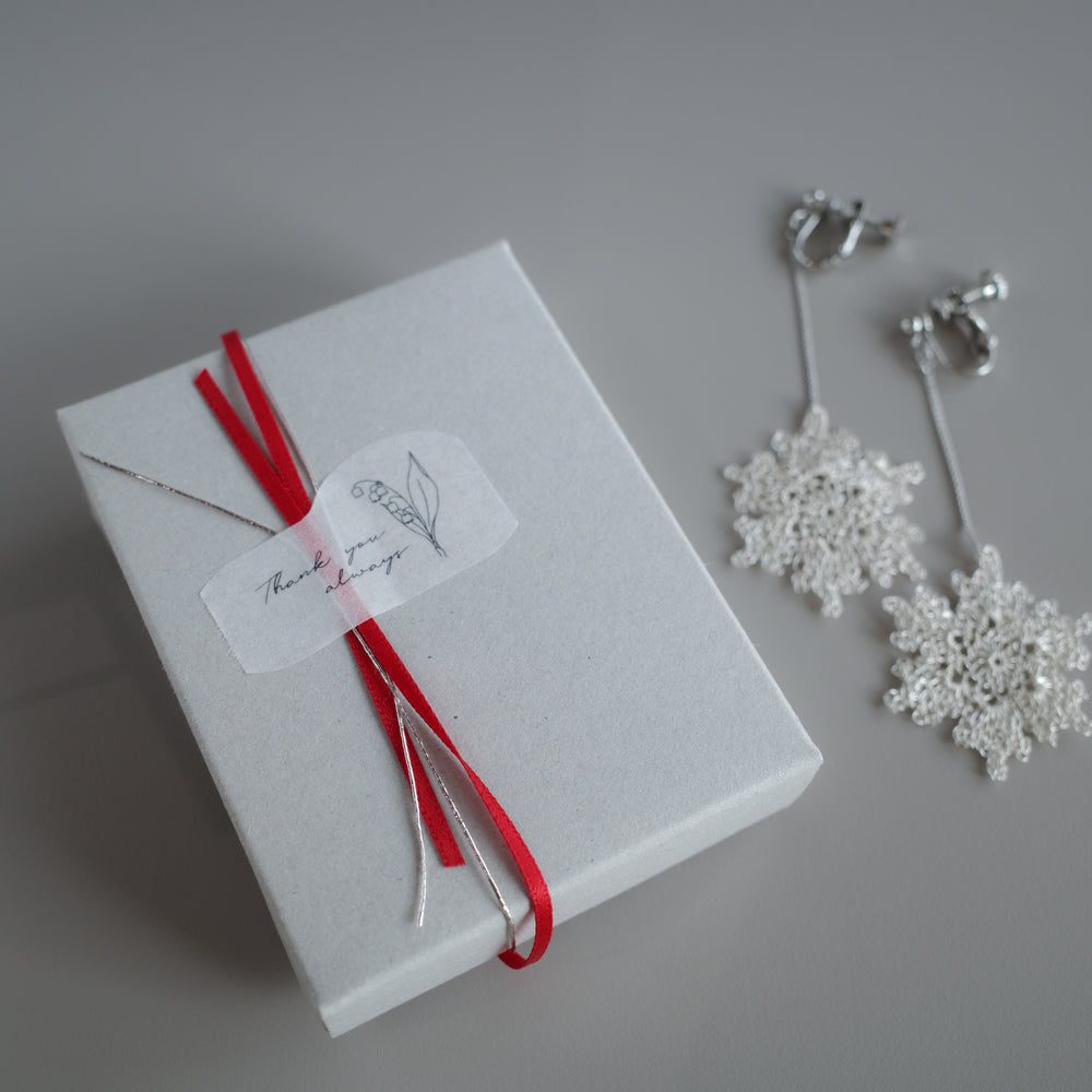 雪の華 ワイヤークロッシェ 耳飾り［シルバー］