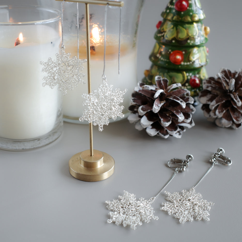 雪の華 ワイヤークロッシェ 耳飾り［シルバー］