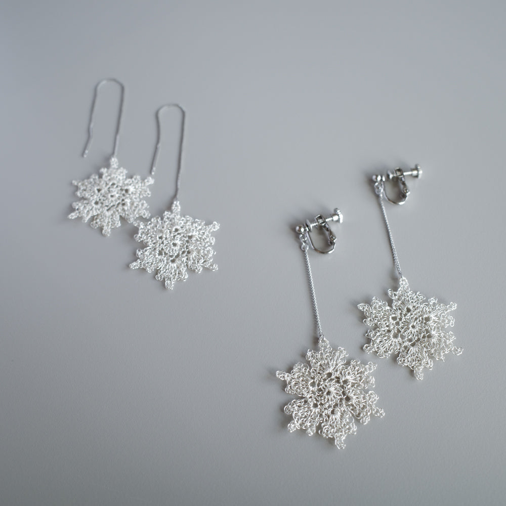 雪の華 ワイヤークロッシェ 耳飾り［シルバー］
