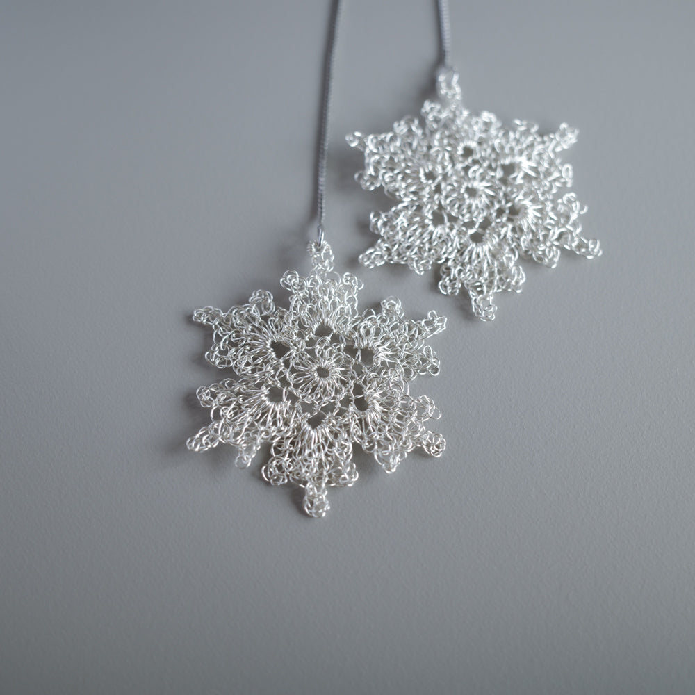 雪の華 ワイヤークロッシェ 耳飾り［シルバー］