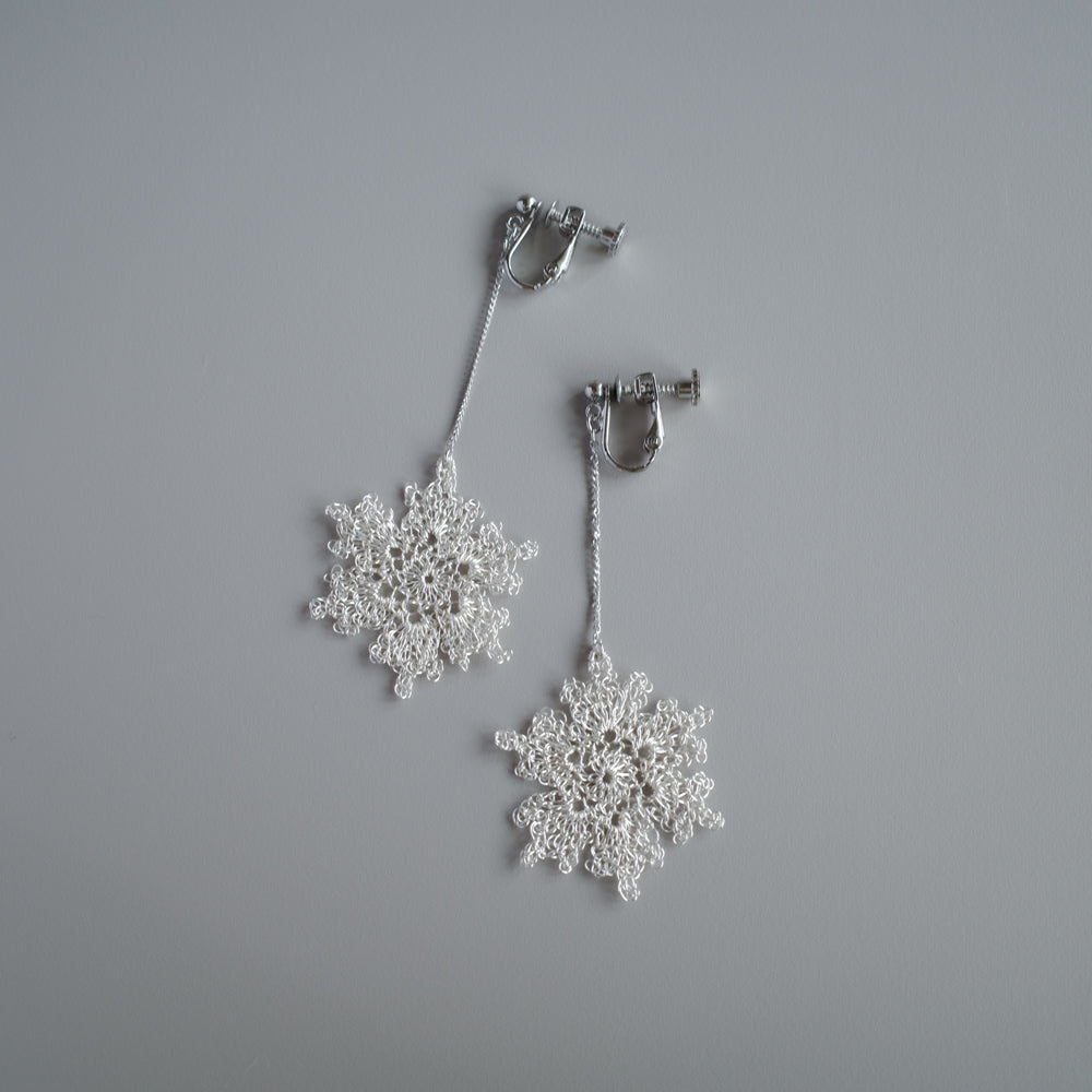 雪の華 ワイヤークロッシェ 耳飾り［シルバー］