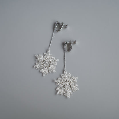 雪の華 ワイヤークロッシェ 耳飾り［シルバー］