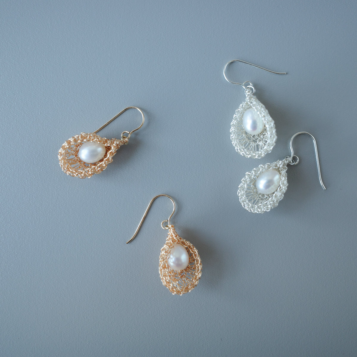 睡美人 – 淡水パール耳飾り　シルバー