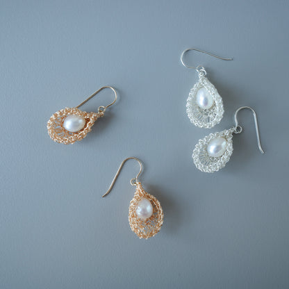 睡美人 – 淡水パール耳飾り　シルバー